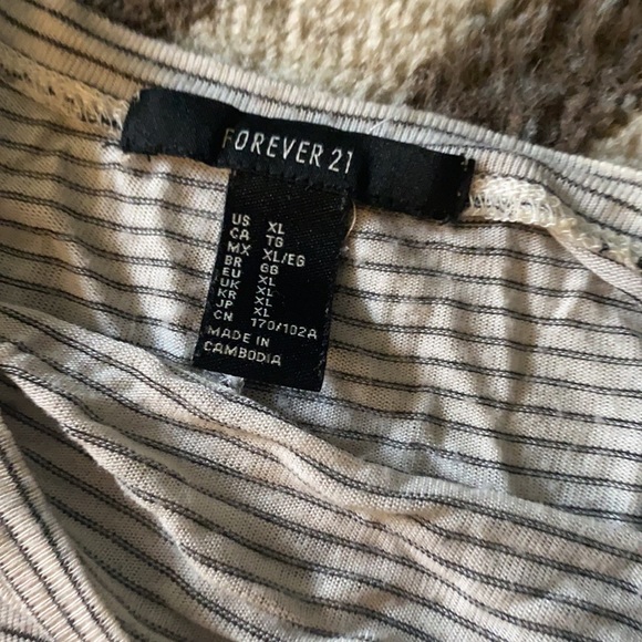 Short sleeve top - Picture 2 of 2